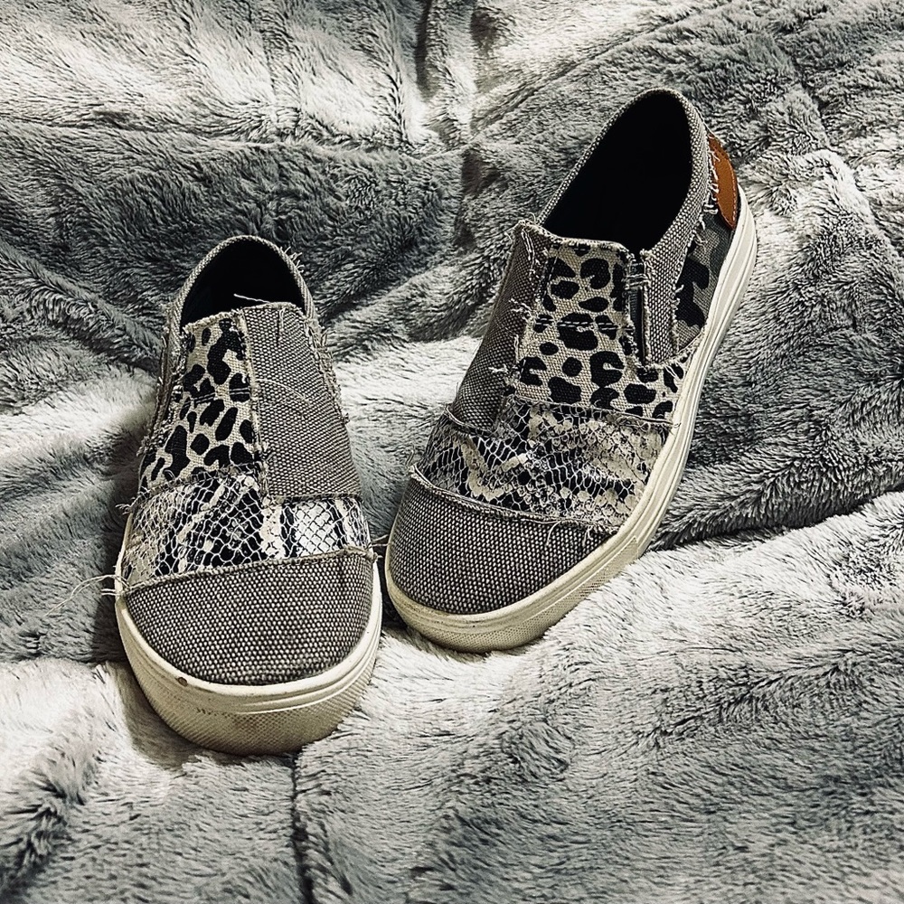 Womens Grey Animal Print Flats